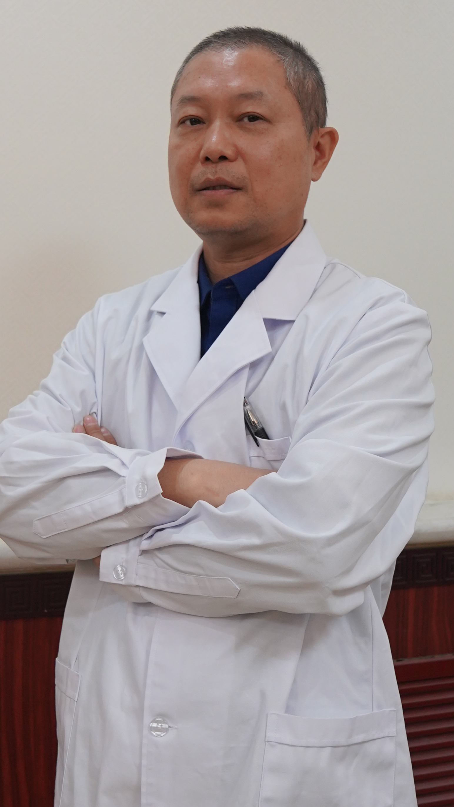 这位患者,付先生是一位65岁的男性,长时间患有前列腺增生,导致尿频