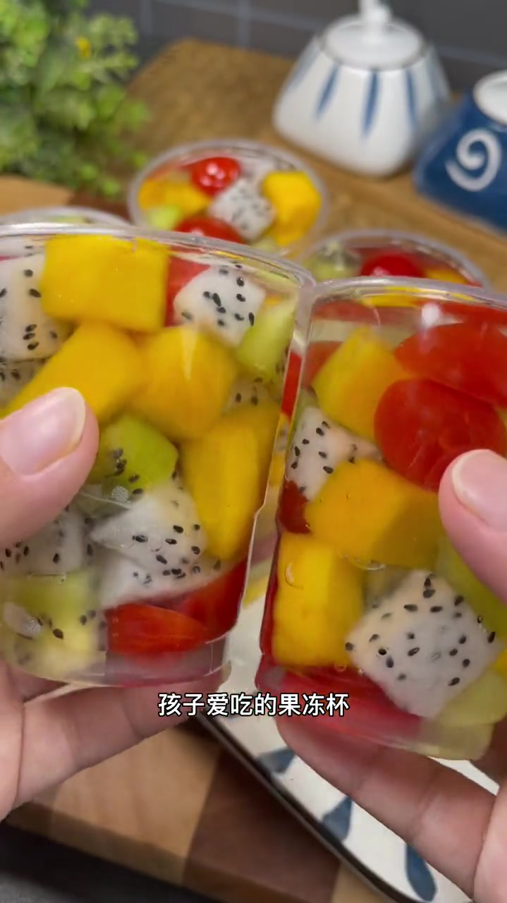 美食教程:水果杯自己在家也可以做