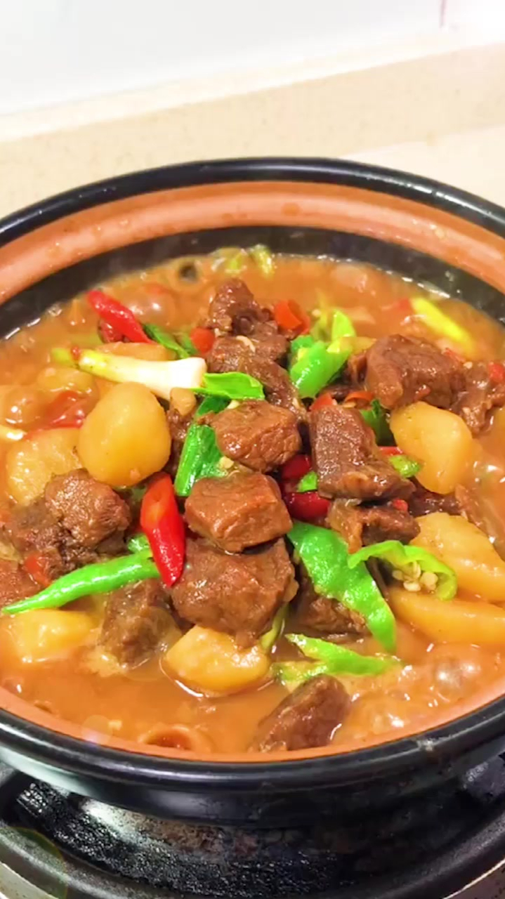 天气冷了来一煲土豆炖牛腩,好吃又下饭快学起来吧