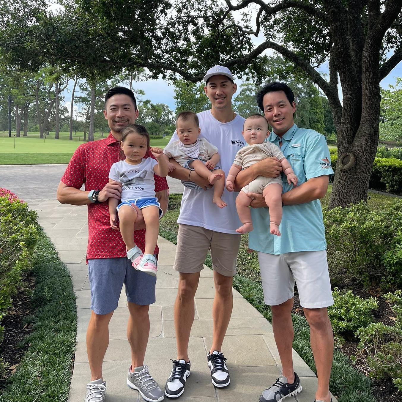 毛加恩妻子早产后首次露面,高以翔的好友陪伴左右,已经走出阴影