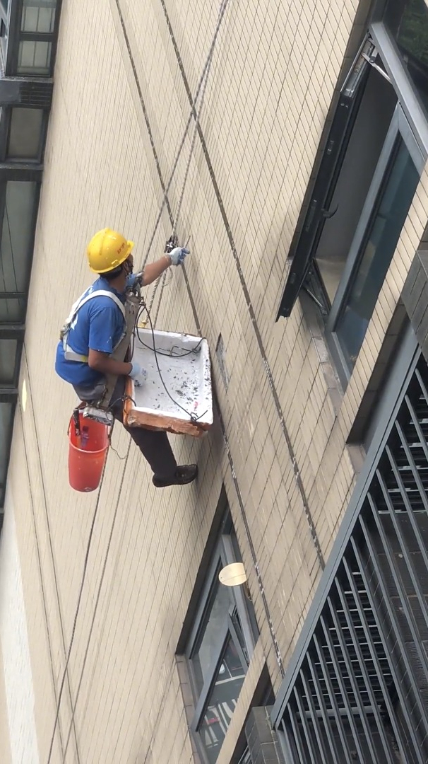 外墙瓷砖空鼓维修,以后得有多少这样危险的房子