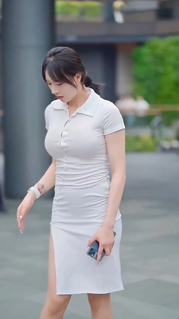 程楠街拍:微胖小姐姐看上去特别养眼