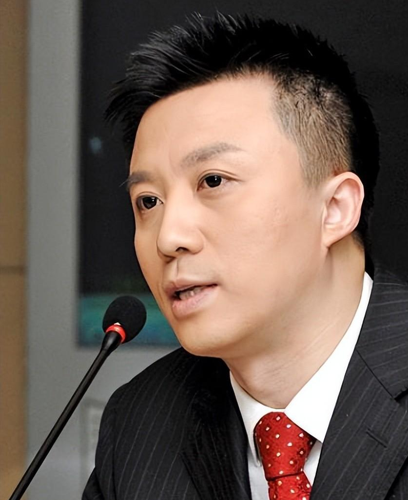 著名主播潘涛扎根主持圈32年45岁进央视无奈和家人分居两地