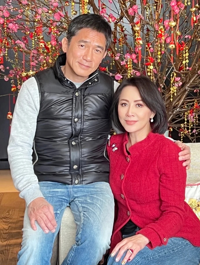 大年初四,刘嘉玲发文,四季平安!与丈夫梁朝伟素颜拍照