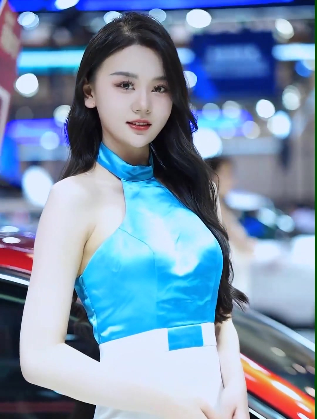 高挑秀美女神车模来袭,颜值vs身材,青春气息!