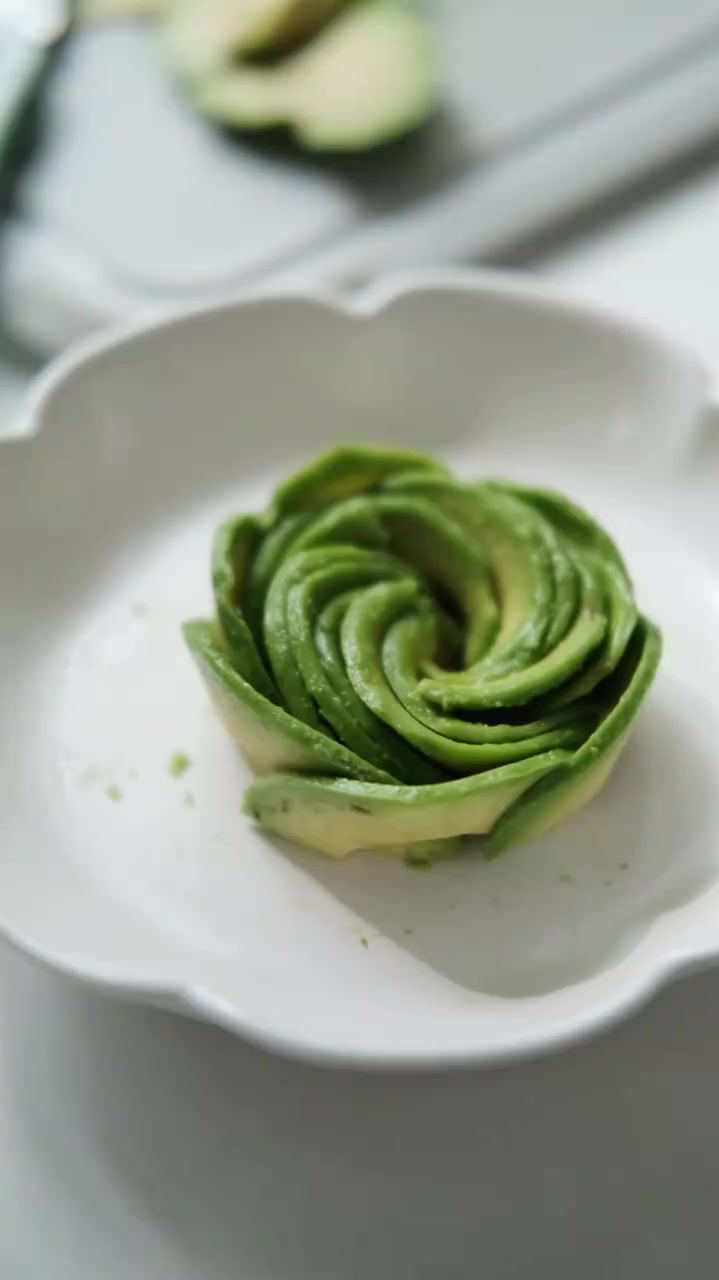 牛油果花摆盘教程