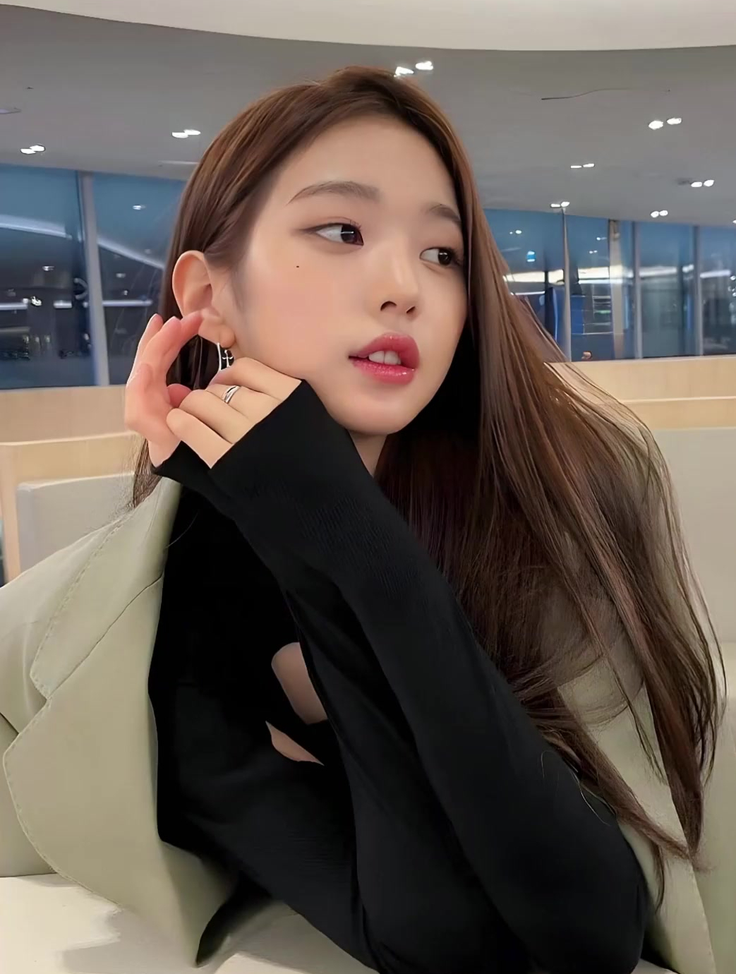 张元英美得有点超过了,比例和美貌太优越,精致又美丽