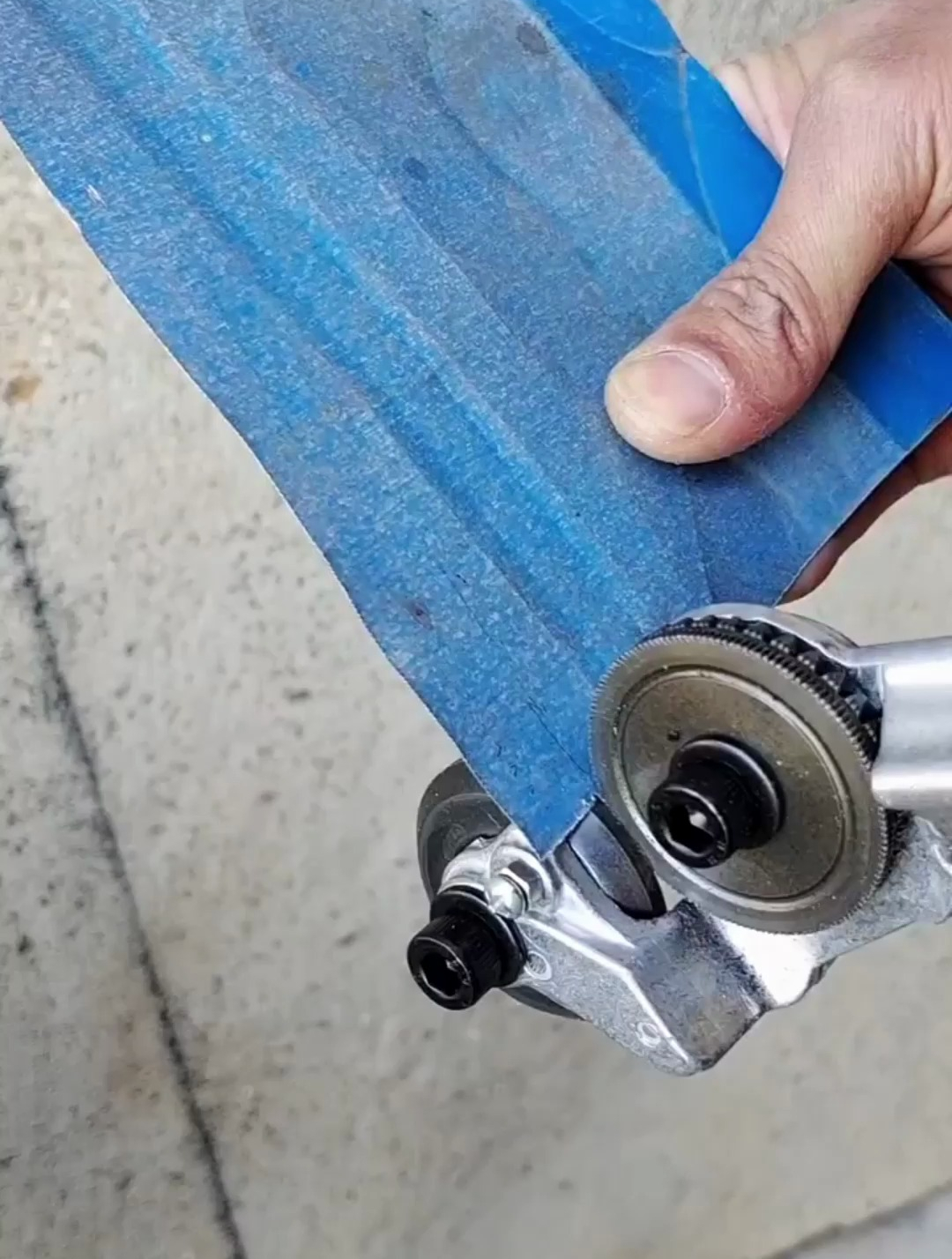 从没想过,剪铁皮居然可以像剪纸一样轻松!神器不愧是神器!