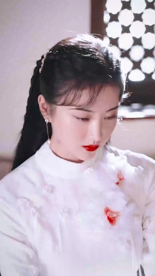 司藤小姐的衣柜之白色立体花旗袍