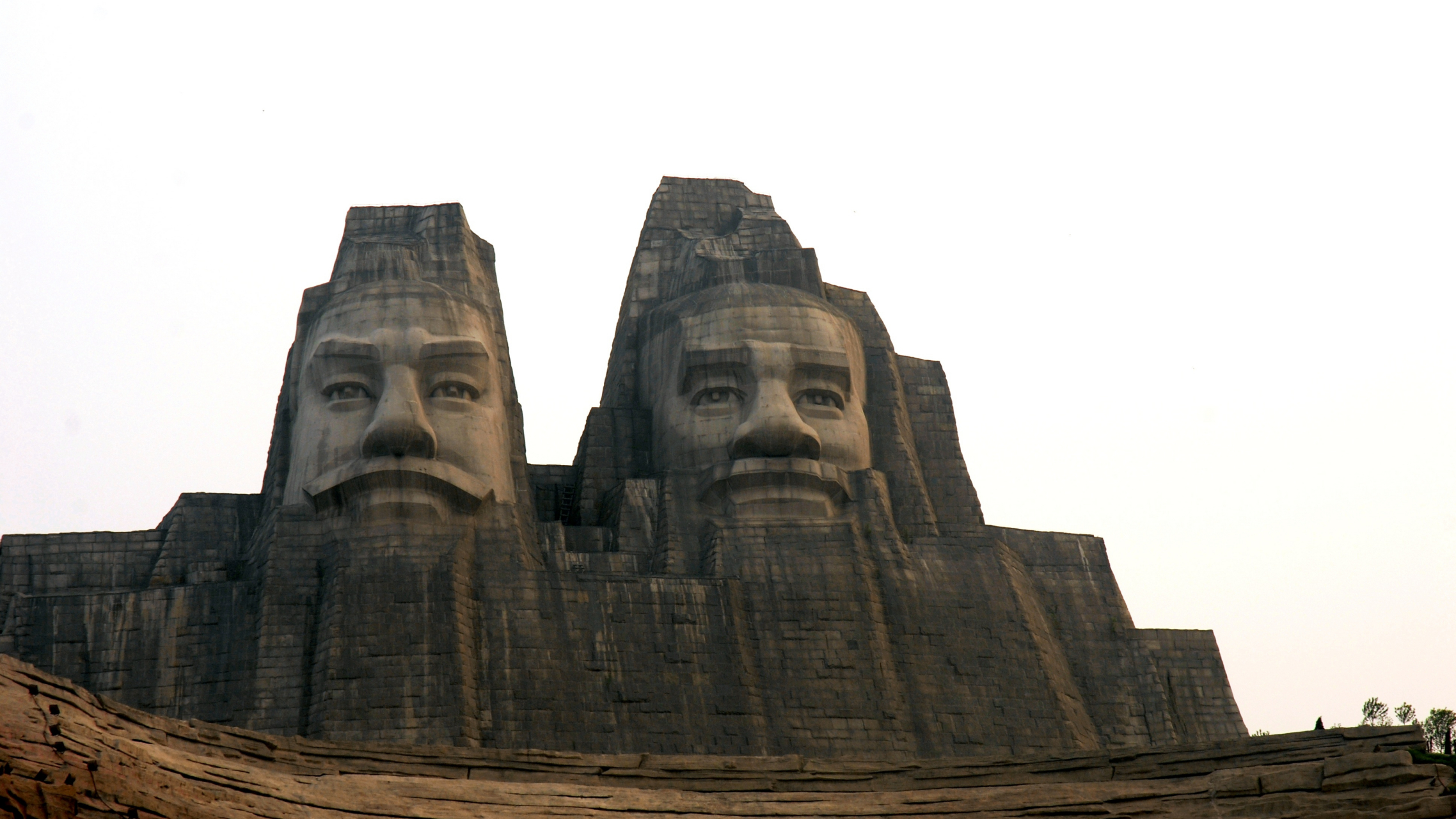 炎黄二帝塑像,位于河南郑州黄河风景名胜区.