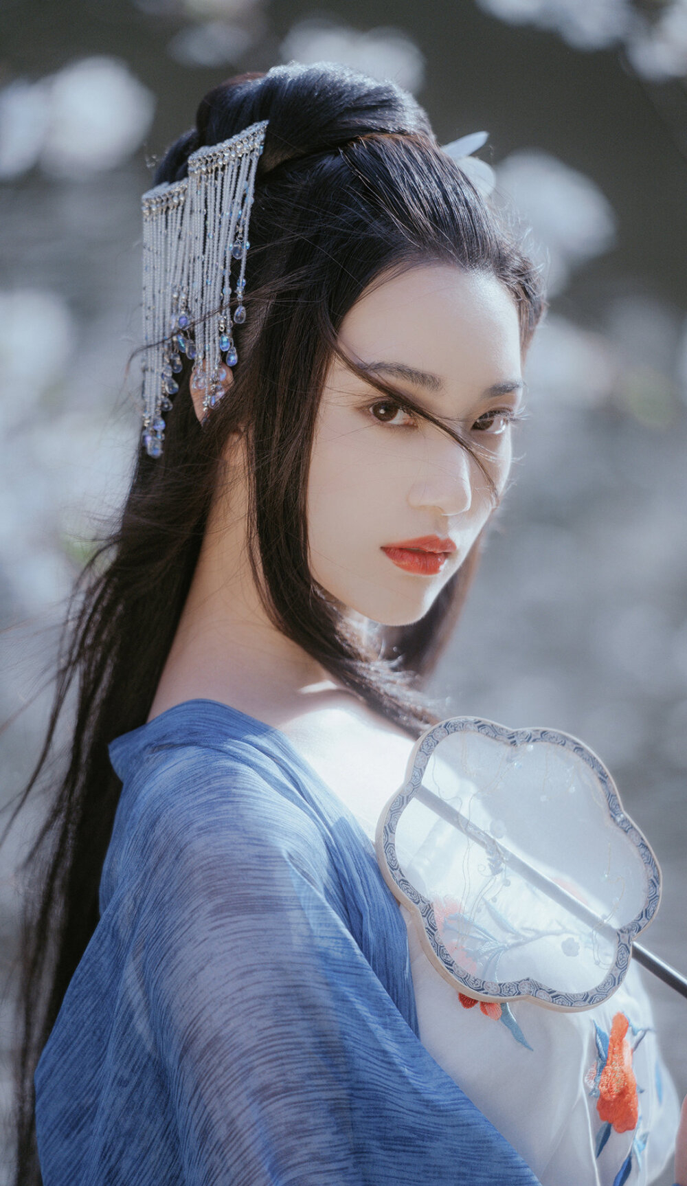 《冠上珠华》:分明是真千金却死得落魄的女主重生了!