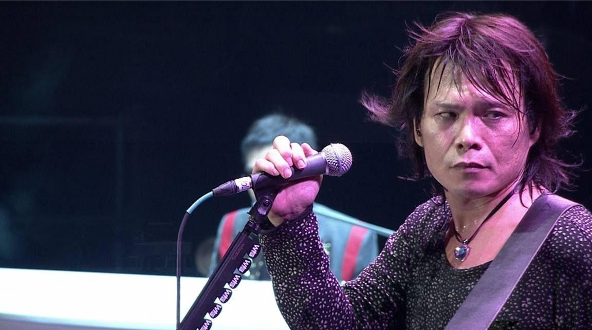 其实,伍佰和陈文佩的爱情故事还有很多细节都非常让人感动.