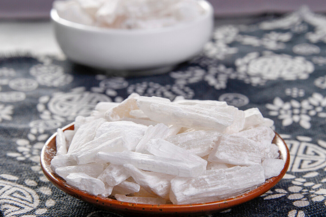 病后烦热久不愈,气阴两虚,试试竹叶石膏汤,清热生津,益气和胃