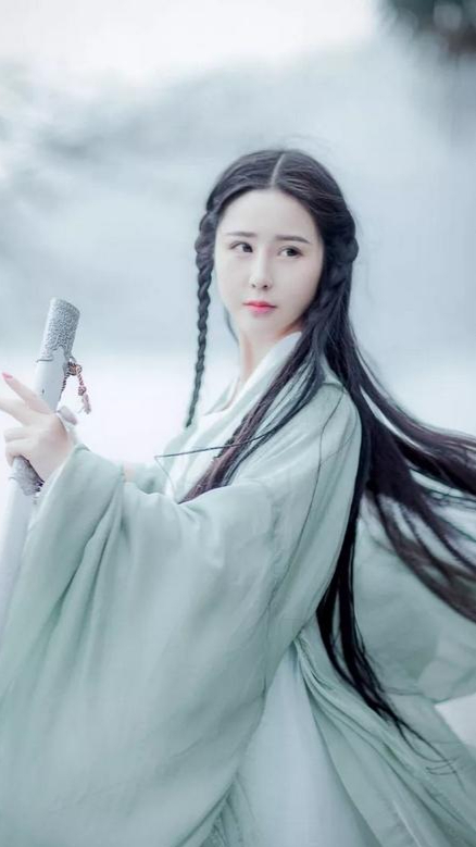 古言:母亲遗物爆出空间,废柴女化身神医,王爷对她倾心