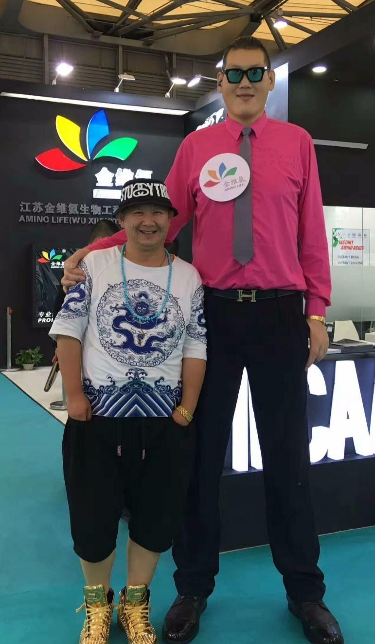 回顾亚洲巨人张欢身高238米被姚明视为接班人如今怎样了