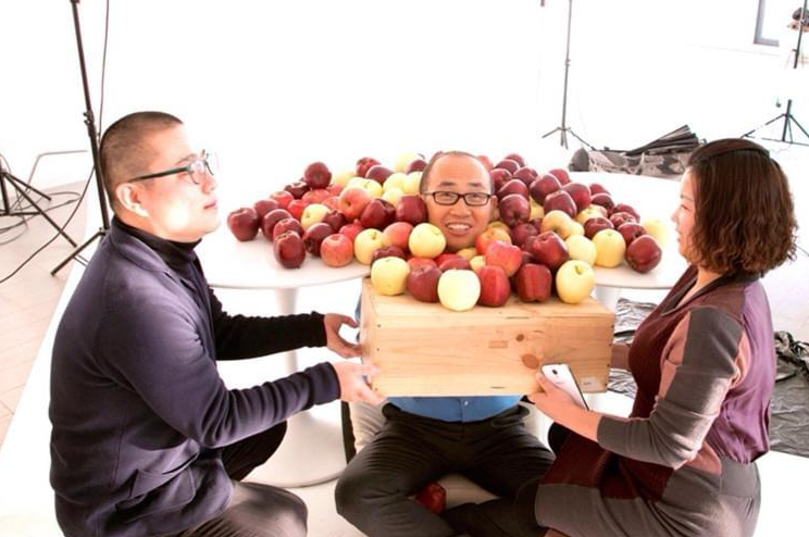 携300亿赴美疑反悔,59岁潘石屹"祖坟被扒"后,又回来卖苹果?