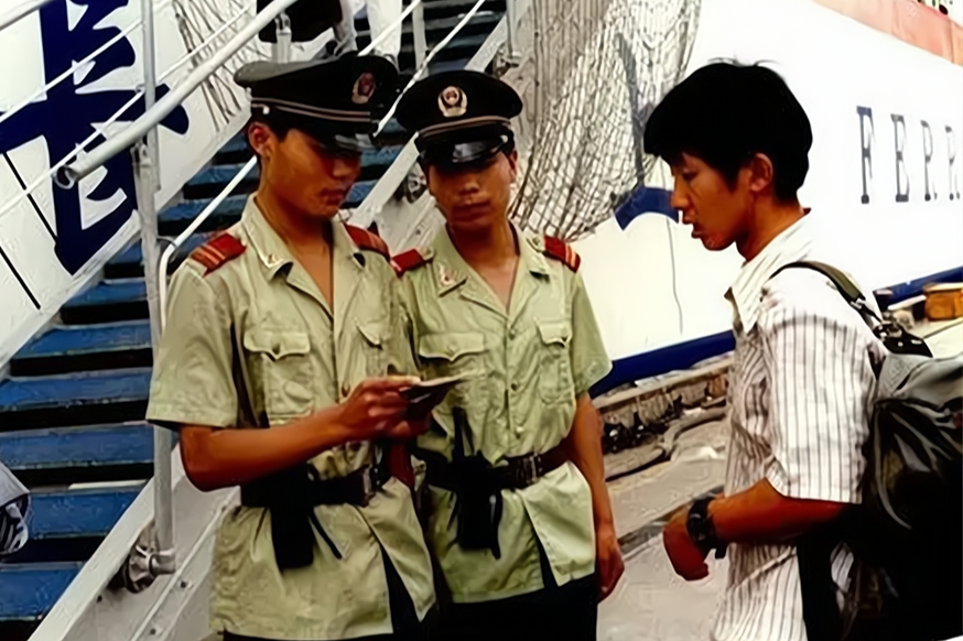 燕子帮覆灭记:黑帮混入警队大搞无间道,专案组顺藤摸瓜一举歼灭