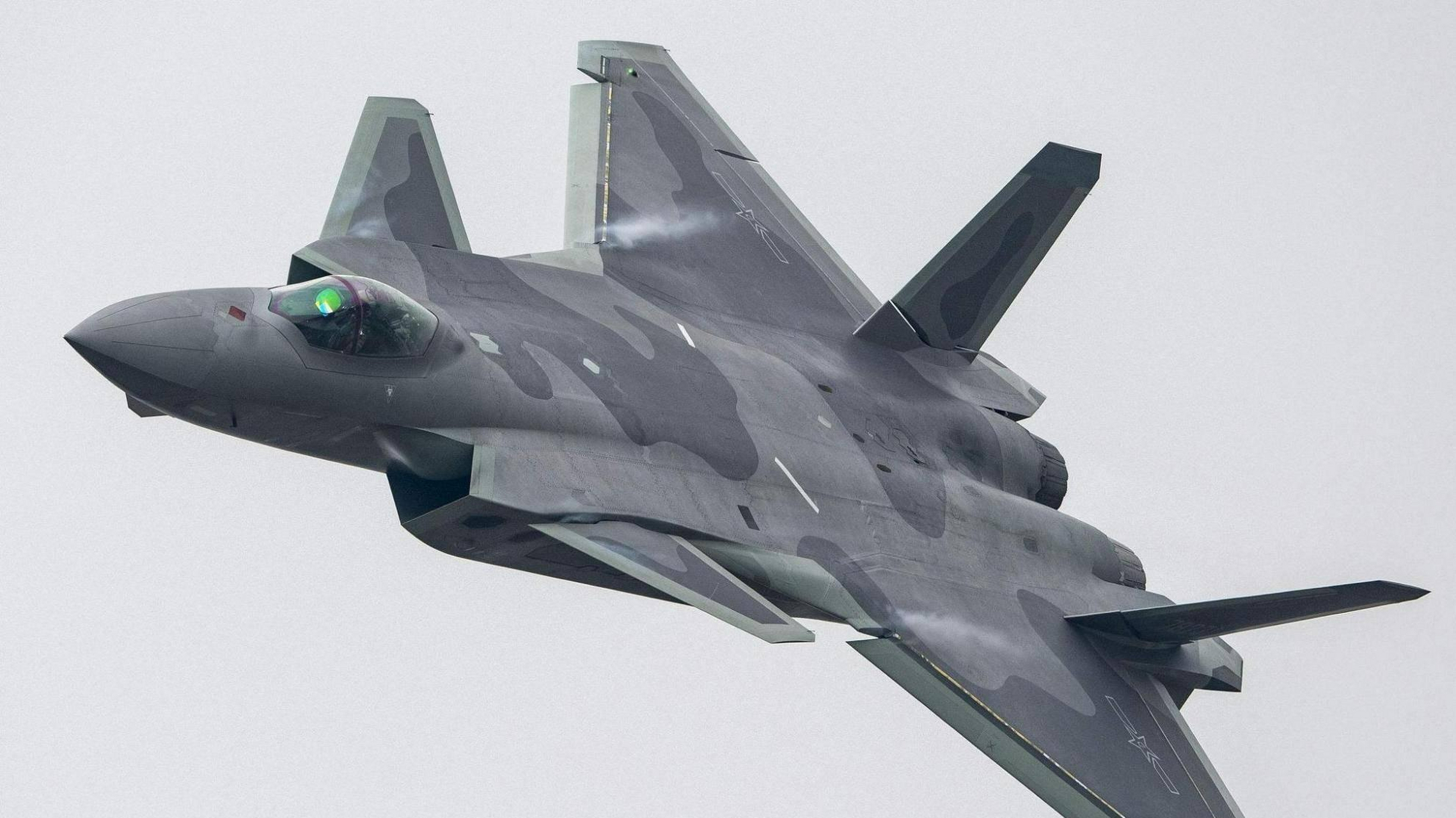 歼20老型号或停产,涡扇-15版将批量服役 随着涡扇-15的逐渐量产,歼-20