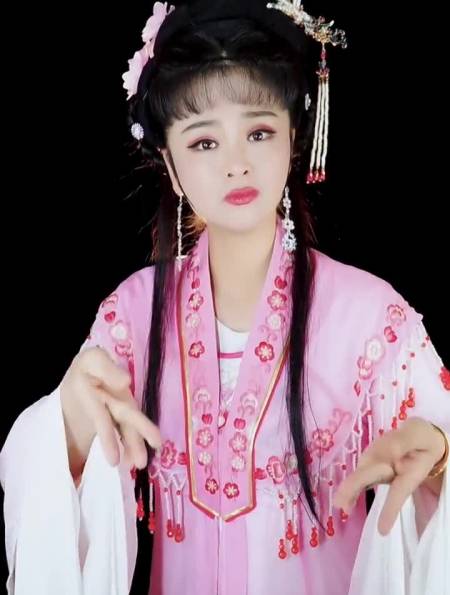 2022-10-1331黄梅戏钱霜双9873粉丝  关注经济独立,保持美丽3.