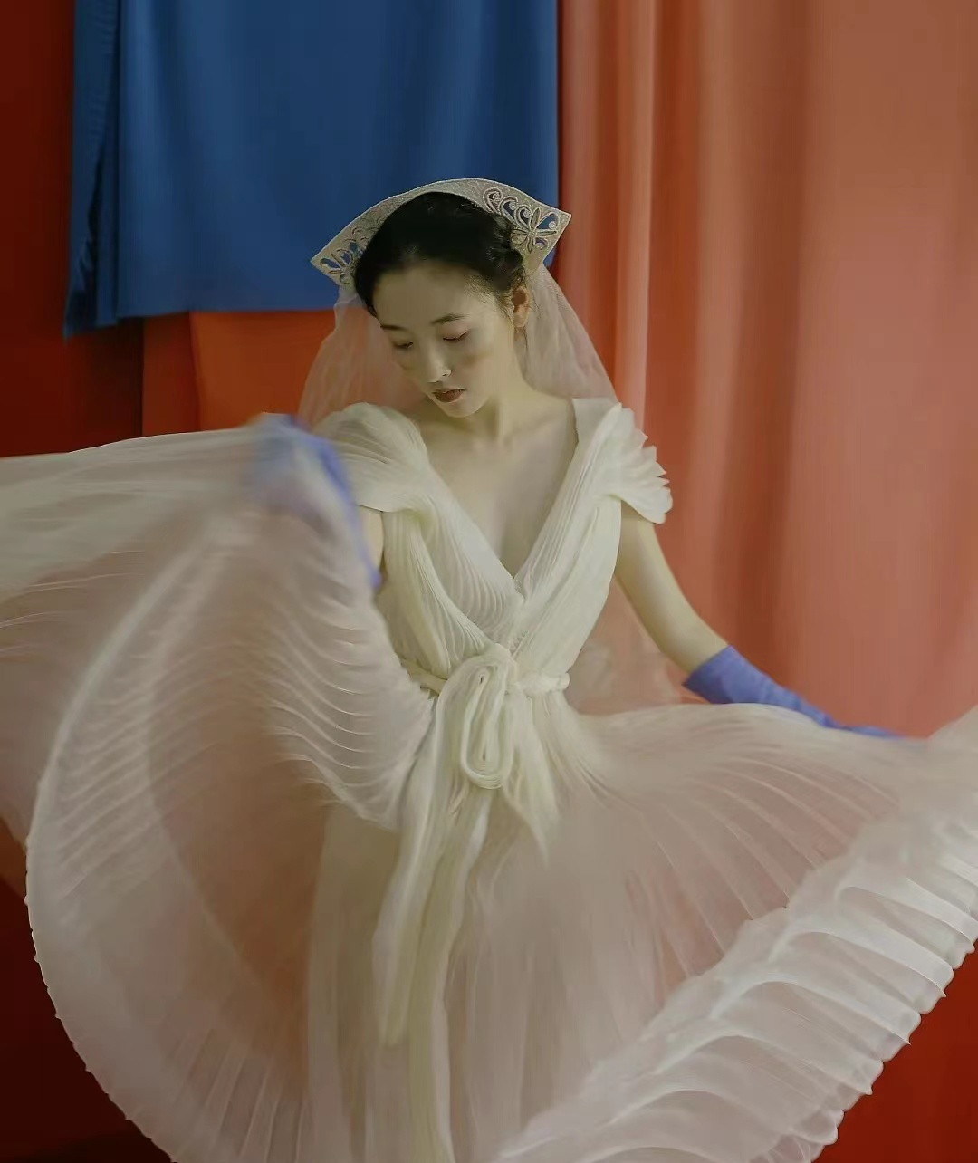 离婚后,我们才看到了吴倩的结婚照,她好像嫁给了自己