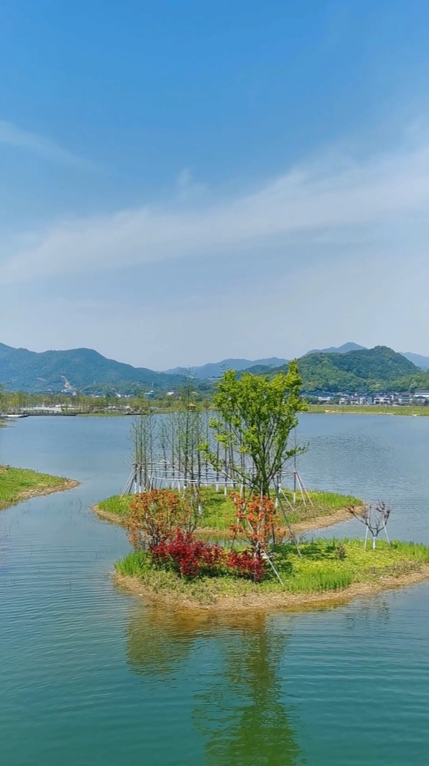 杭州踏青山清水秀的铜鉴湖公园