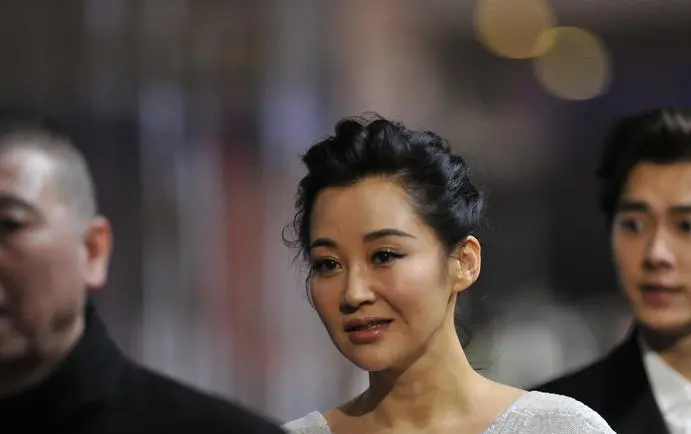 回顾冯小刚和女主持共处一室与许晴的挚友情徐帆为何视若无睹