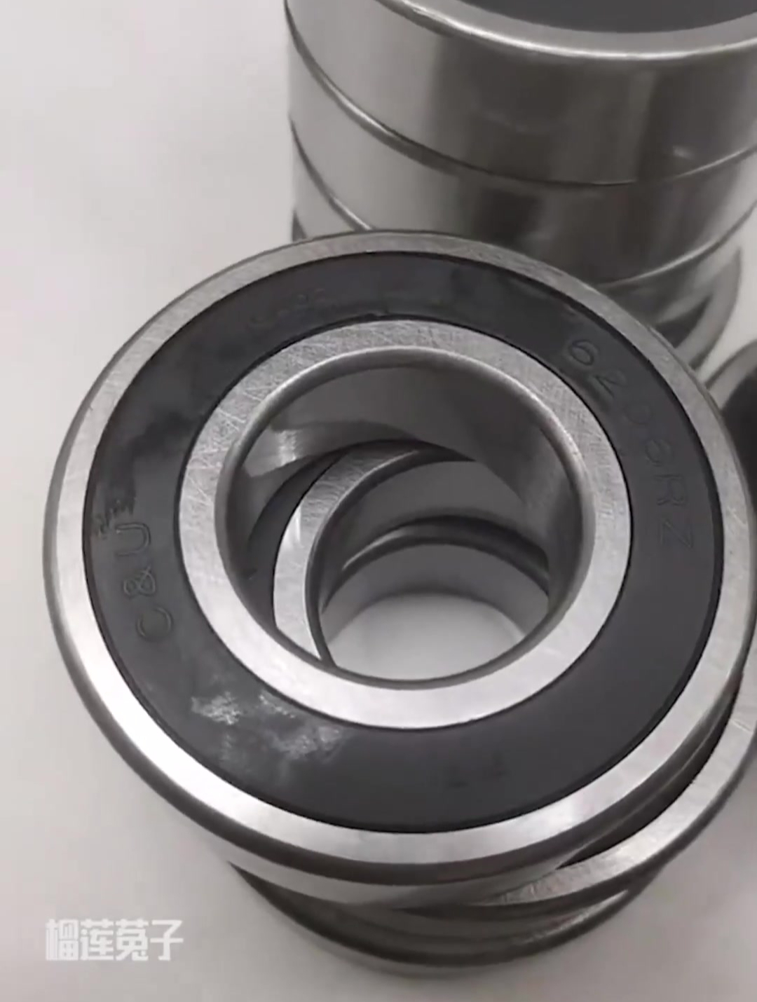 中国制造的轴承今非昔比不仅自带密封圈这油脂的质量真没的说