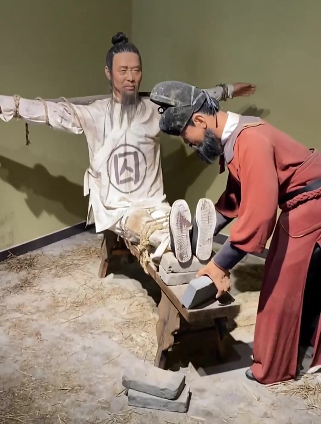 古代老虎凳刑罚到底有多可怕呢?-度小视