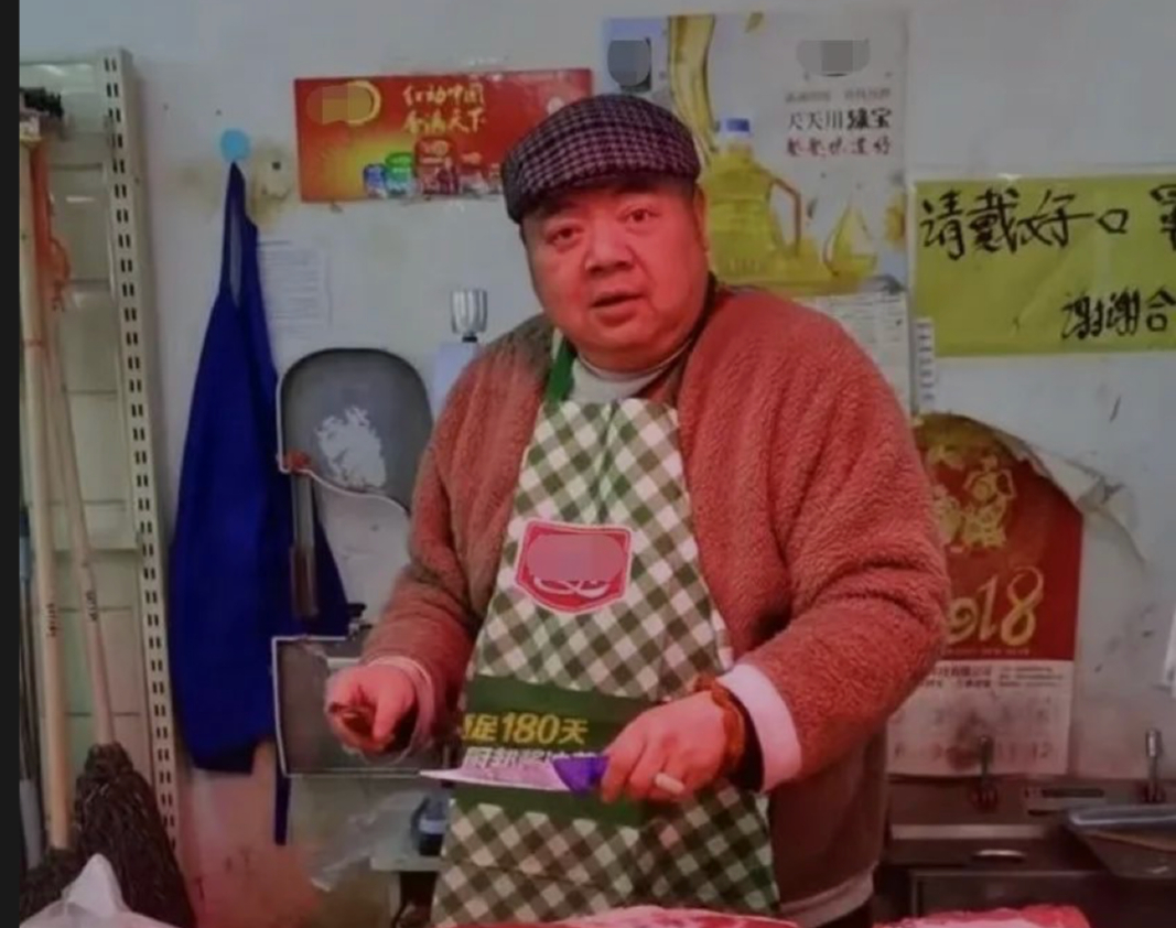 50岁"猪八戒"谢宁现状曝光:不住豪宅回村卖水果,为何却遭人嫌