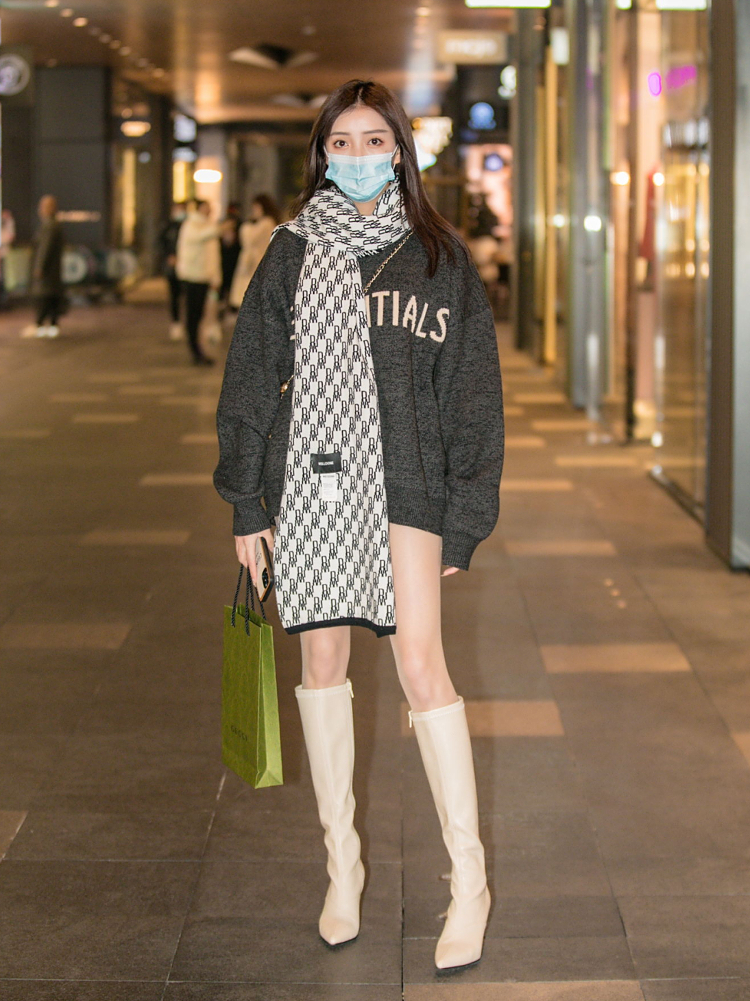 成都女生真是时髦精,瞧瞧她们的"冬季街拍",又美又飒又好看