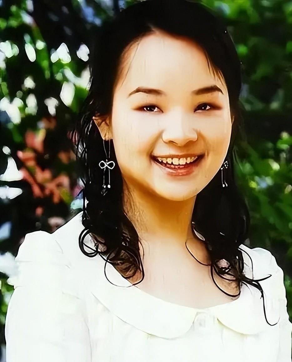 刘赛是一位盲人女歌手,在年仅四岁的时候就被诊断出随时有可能失明