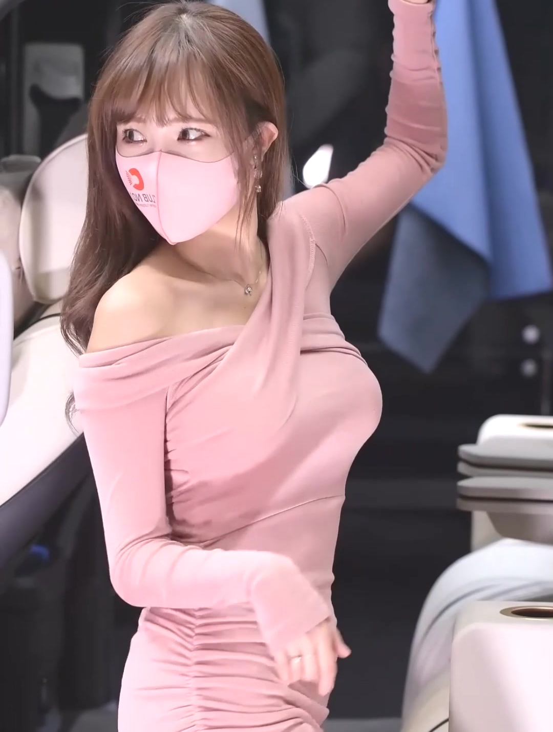 汽车沙龙周,韩国美女车模,精彩视频第9弹,让人怦然心动-度小视