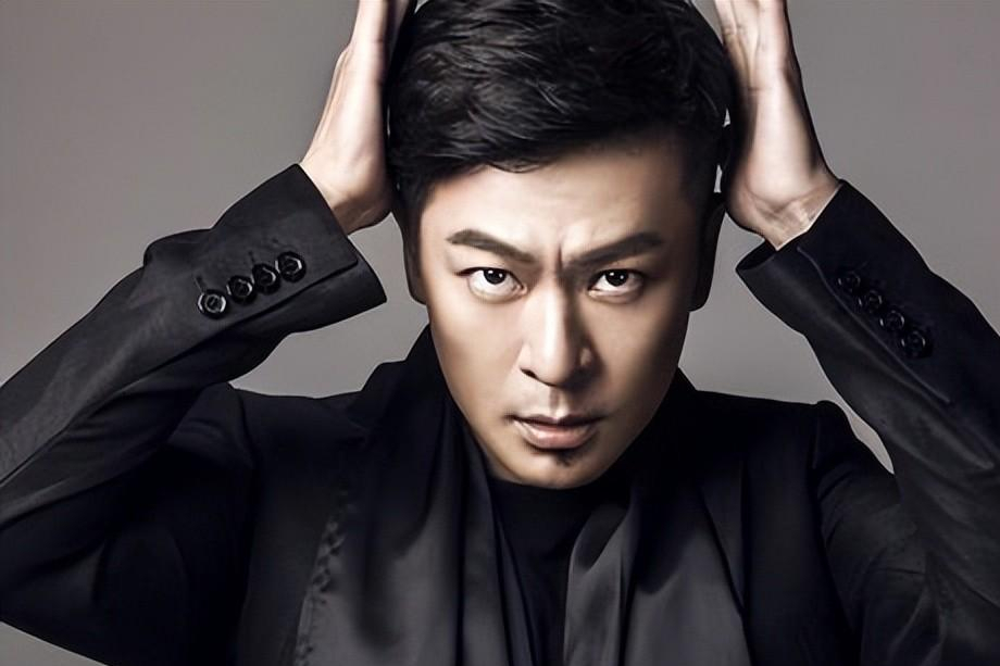 于毅:被迫当演员的歌手,和吴樾撞脸,为演"娘娘腔"摸导演大腿