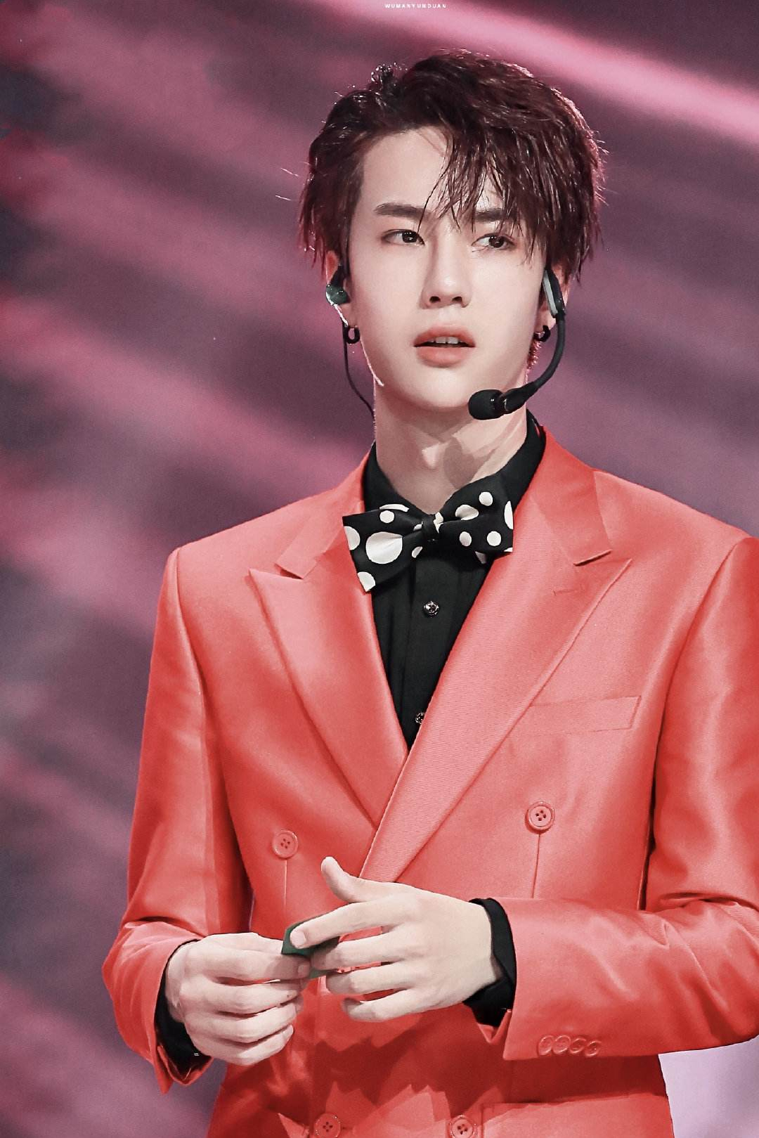 惊!王一博身价破亿,跻身华语娱乐界顶尖!