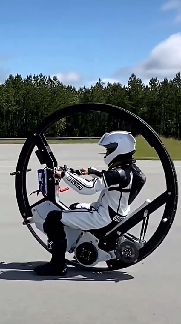 一个轮子的摩托车时速可达112公里