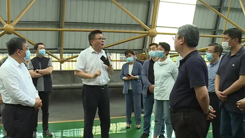 刘英魁率队在孝义市调研采访