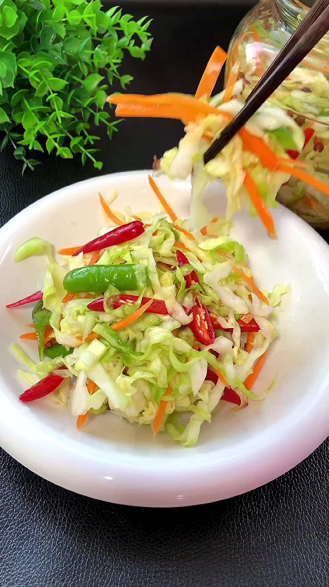 这个季节包菜便宜做点泡菜简单又好吃