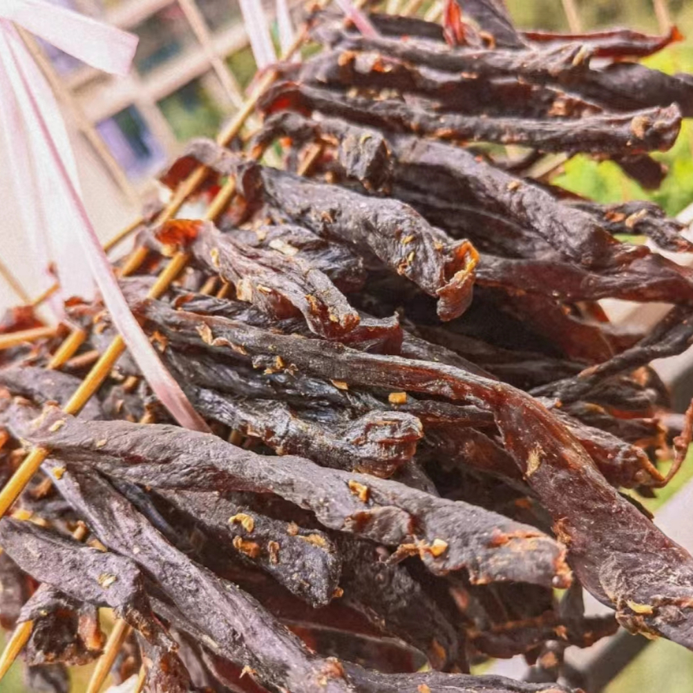 重庆女子高温天晒牛肉干,网友担心会发臭变质,看到成品惊了