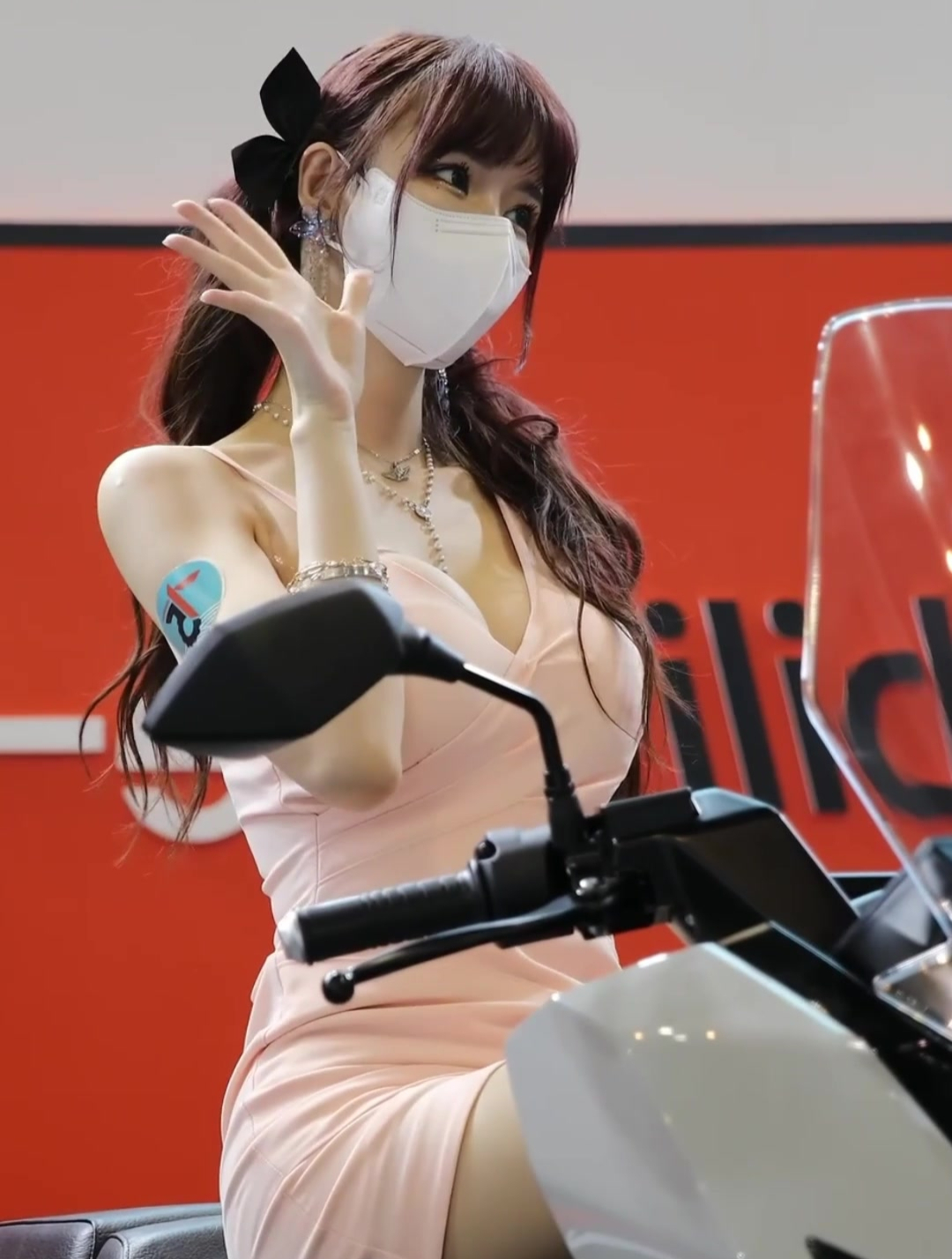 赛车模特闵汉娜,精彩视频第3弹,精致容颜婀娜身姿,魅力十足-度小视