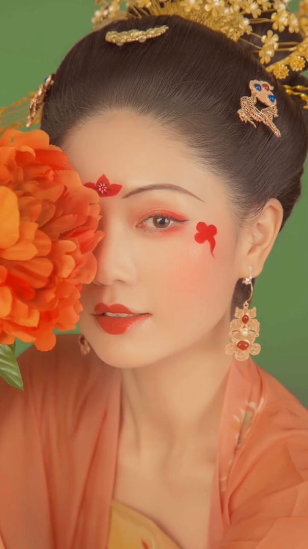 体会一下大唐盛世下女孩子的靓丽风姿小山眉