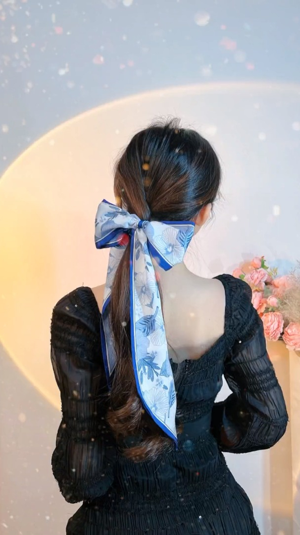 扁头低马尾的正确扎法丝巾系成蝴蝶结秒变温婉女孩