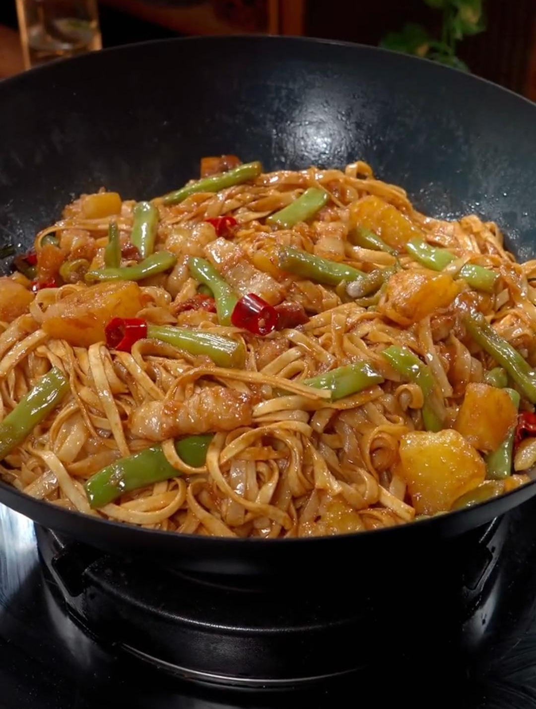 河南特色蒸卤面软香劲道