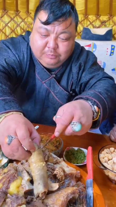 第一次跟女友回内蒙老家,大舅哥说给我上道硬菜,看后我口水直流