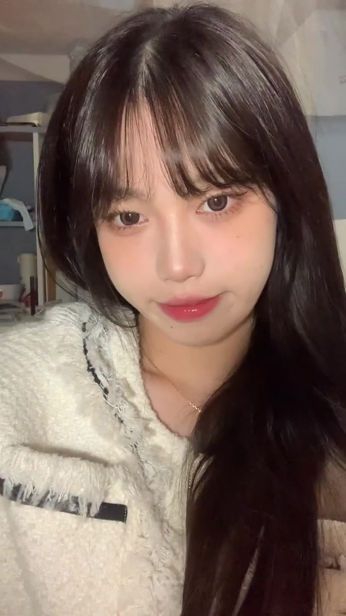 淡颜系女孩妆容 氛围高级感满满