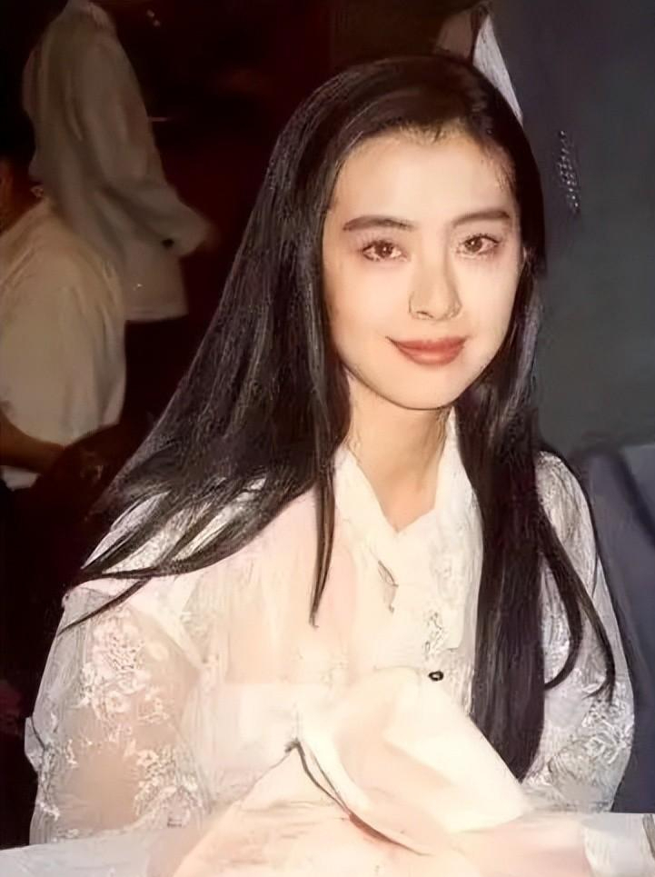 56岁王祖贤现状:隐居加拿大十几年,至今未婚,疑似已经正式出家