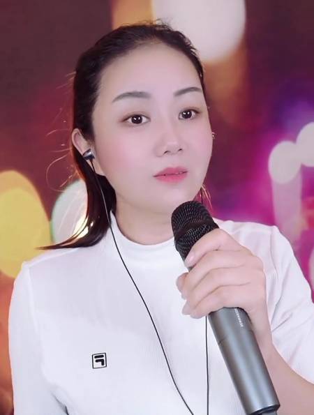 歌手王馨直播演唱《拥有过失去过》欢迎大家观看-度小视