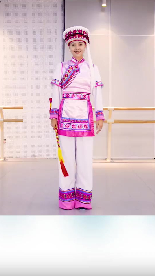 大理白族的霸王鞭舞喜欢就点个赞吧