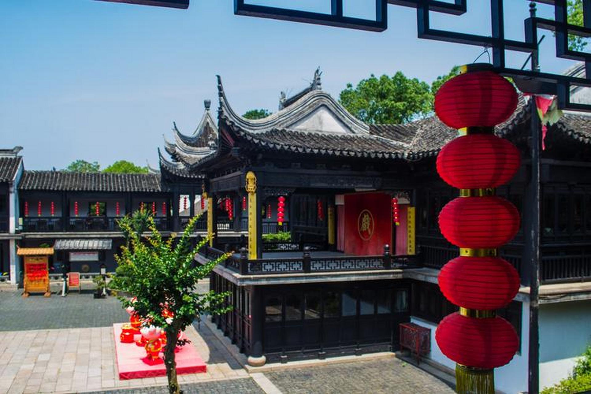 苏州的虹饮山房是一座位于木渎古镇的古典园林,由两座明代园林连接而