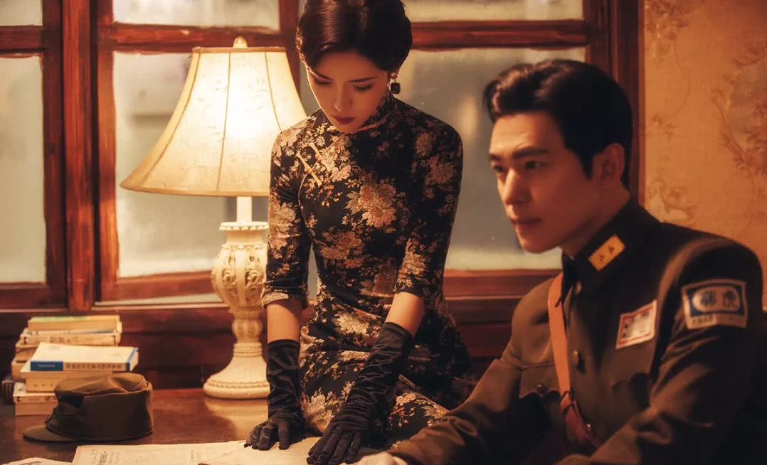 军婚:《军婚撩人》"女人,休想离开我的身边,哪怕只有一天.