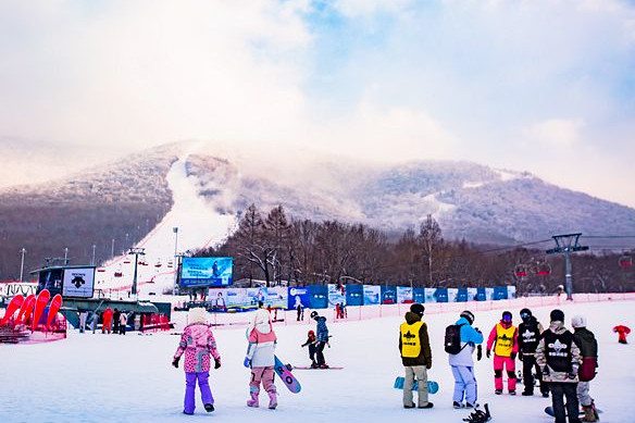 吉林北大湖滑雪度假区,这里是亚洲最大的滑雪场,充满浪漫和惊险